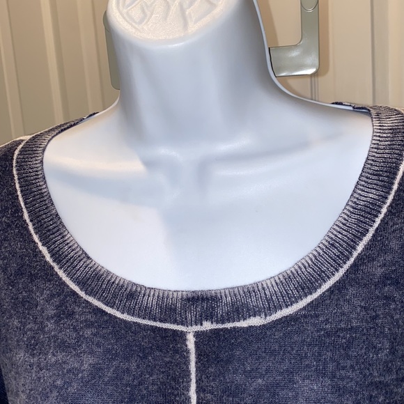 Woman's Two by Vince Camuto soft  Sweater, crew neck,three quarters sleeve, sz M - Picture 6 of 11